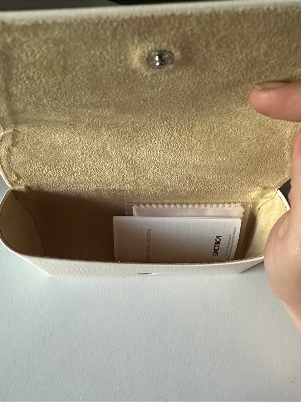 Michael Kors Cream Pebbled Leather Eyewear Case - Picture 2 of 5